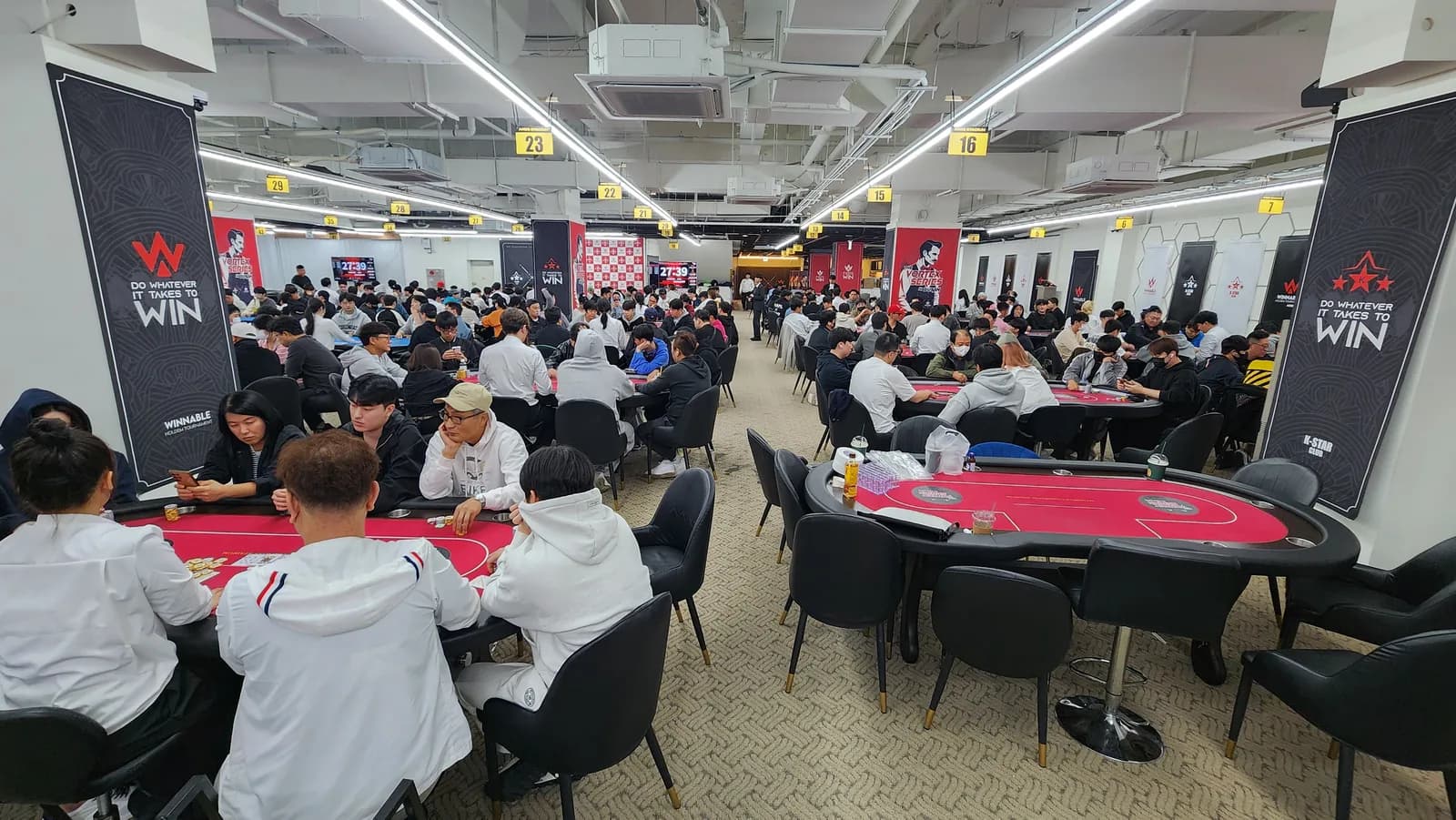 메인 이벤트 Day 1 — 만석 필드 와이드, 양측 WINNABLE 필러